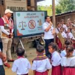 KPK Mengajar menanamkan nilai integritas kepada siswa SD Negeri 2 Tublopo, TTU, NTT, melalui pembelajaran antikorupsi sejak usia dini.