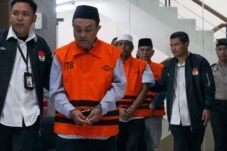 KPK Tahan Tiga Tersangka Suap Hibah Pokmas Jatim