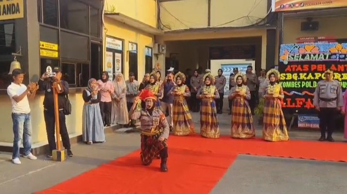 Kedatangan Kapolresta Gowa Kombes Pol Yusuf Usman di Mako Polresta Gowa disambut berbagai tradisi Penyambutan dari Personel Polresta Gowa seperti Angngaru, Tari Paduppa dan Barisan Jajara para PJU dan Personel Polresta Gowa