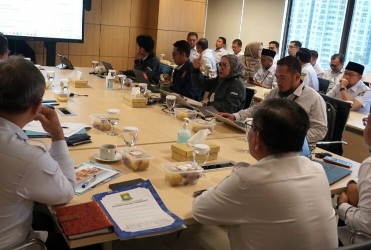 KPK memimpin rapat koordinasi bersama Pemerintah Kota Tangerang untuk memperkuat pengawasan perencanaan pembangunan, penganggaran APBD, dan pengadaan barang dan jasa di Gedung Merah Putih KPK, Jakarta.
