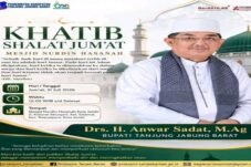 Bupati Tanjung Jabung Barat menyampaikan khutbah tentang penguatan iman, akhlak, dan persatuan di Masjid Nurdin Hasanah, Kota Jambi, Jumat (31/7/2026).