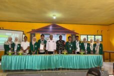 Mahasiswa KKN Angkatan 79 UIN Alauddin Makassar mengikuti seminar program kerja di Kantor Desa Talle, Kecamatan Sinjai Selatan, Rabu (26/8/2026). Sumber foto: Dokumentasi KKN 79.