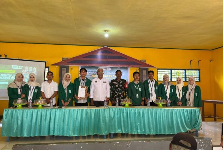 Mahasiswa KKN Angkatan 79 UIN Alauddin Makassar mengikuti seminar program kerja di Kantor Desa Talle, Kecamatan Sinjai Selatan, Rabu (26/8/2026). Sumber foto: Dokumentasi KKN 79.
