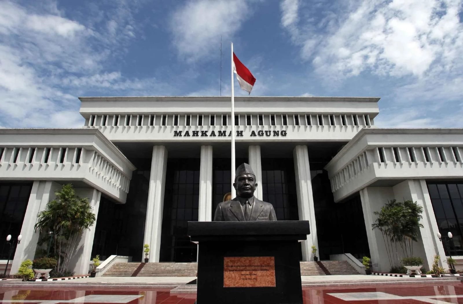 81 Tahun Mahkamah Agung dan Ujian Kodifikasi Hukum Pidana Baru