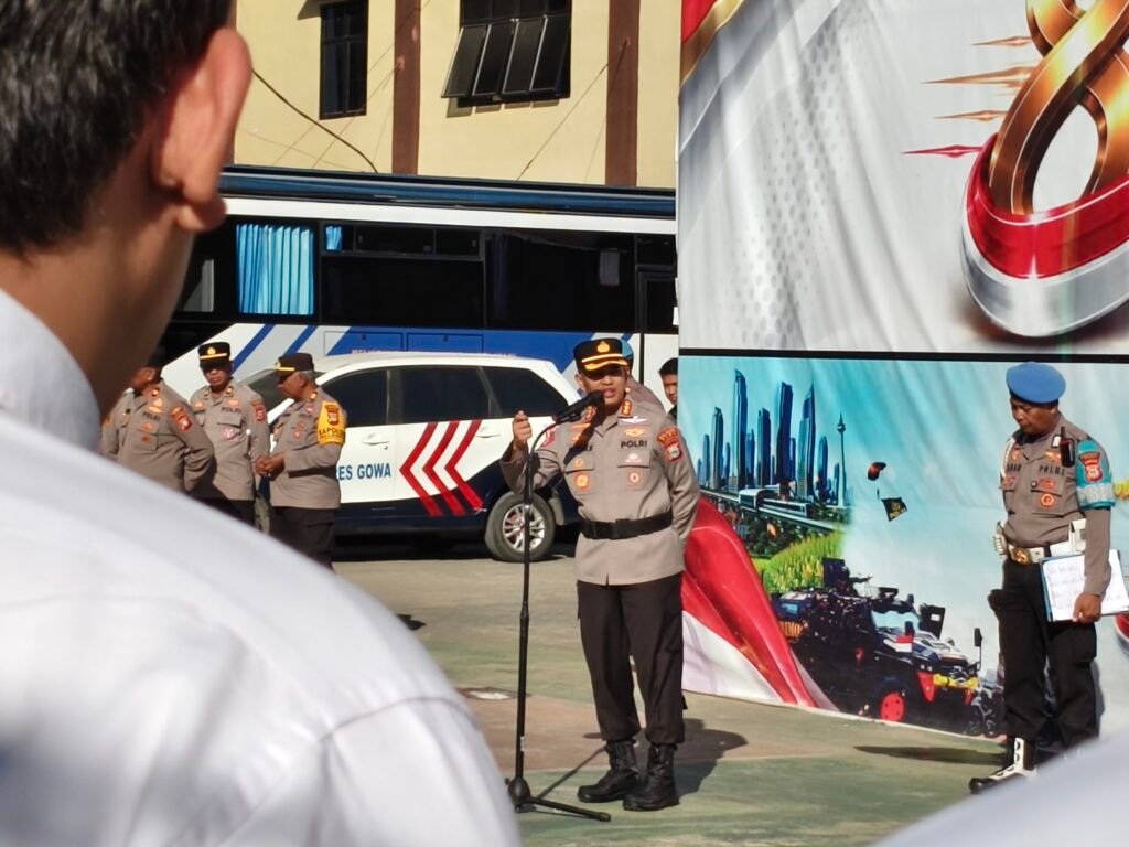 Kombes Pol Yusuf Usman mengambil apel perdana di Mapolresta Gowa