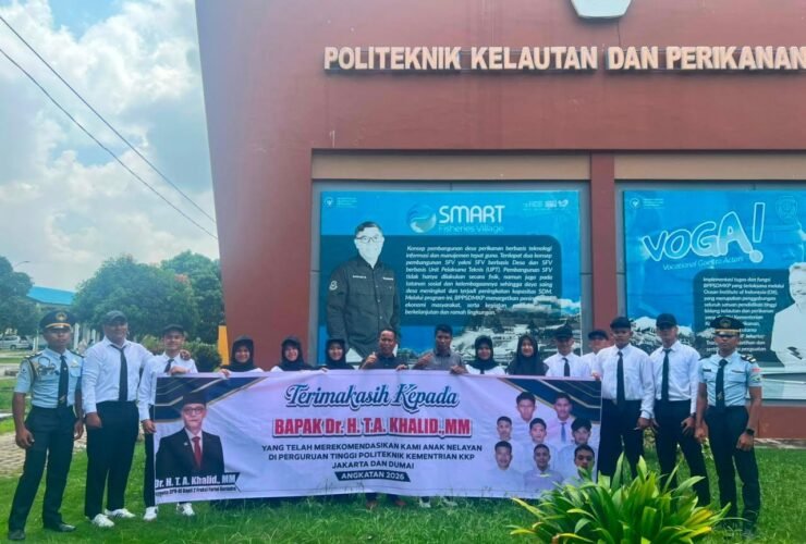 Spanduk Apresiasi Mahasiswa KKP Tertuju kepada T.A. Khalid - DPR RI