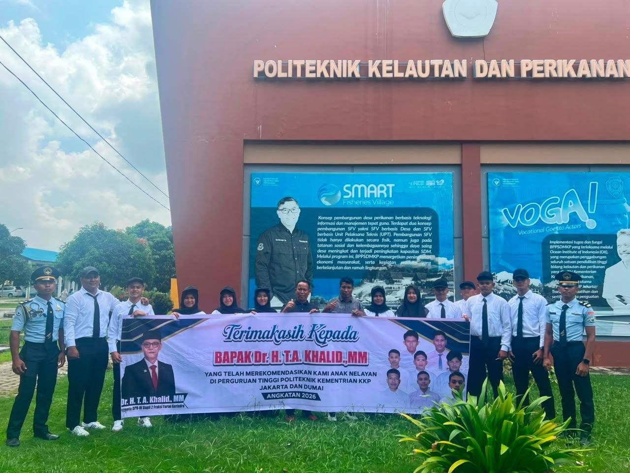Spanduk Apresiasi Mahasiswa KKP Tertuju kepada T.A. Khalid - DPR RI