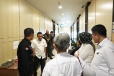 Komisi Kejaksaan Republik Indonesia (Komjak RI) memantau perkembangan penyidikan perkara dugaan tindak pidana korupsi dan tindak pidana pencucian uang (TPPU) yang menjerat mantan Jaksa Agung Muda Tindak Pidana Khusus (Jampidsus), FA.