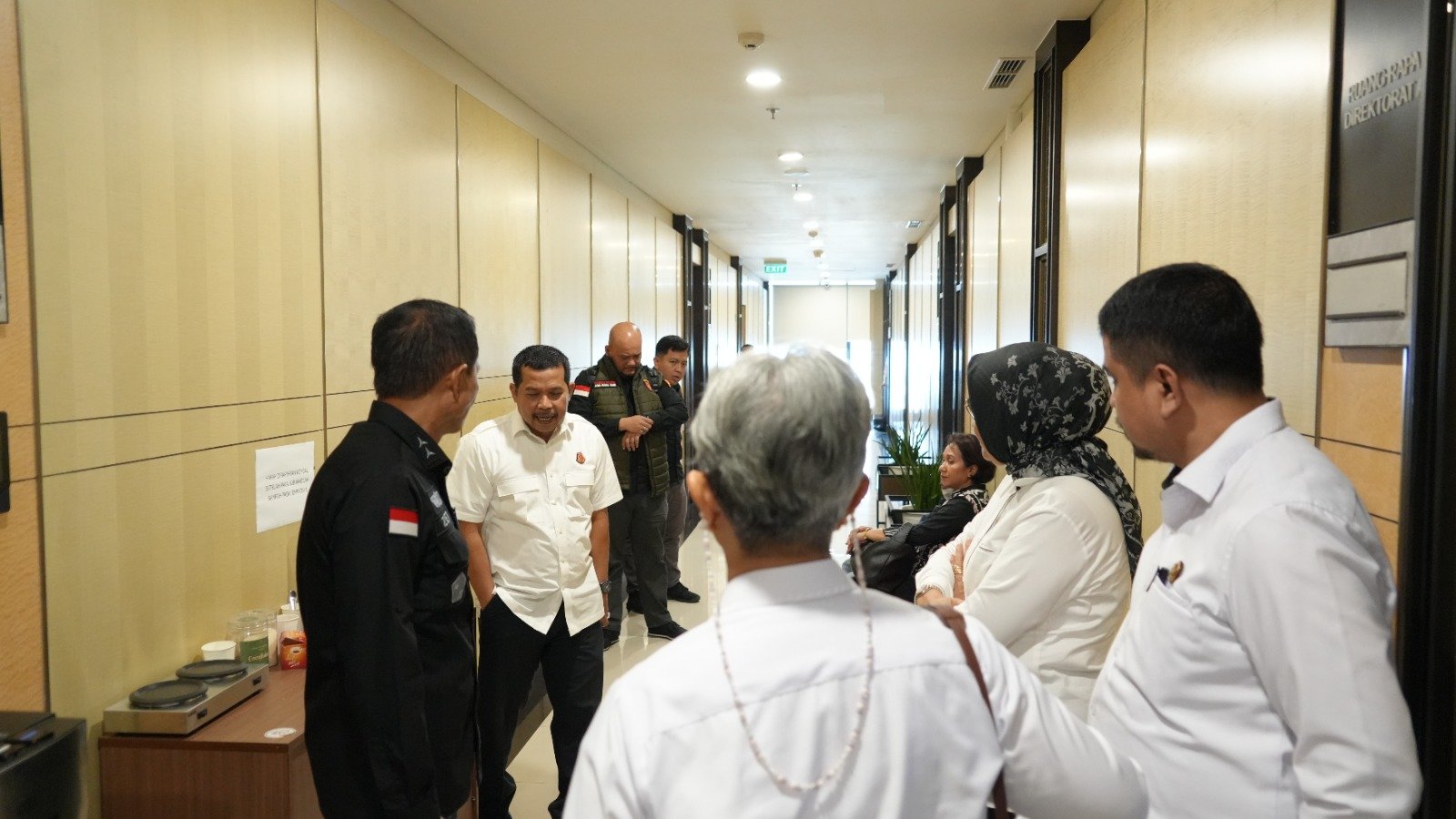 Komisi Kejaksaan Republik Indonesia (Komjak RI) memantau perkembangan penyidikan perkara dugaan tindak pidana korupsi dan tindak pidana pencucian uang (TPPU) yang menjerat mantan Jaksa Agung Muda Tindak Pidana Khusus (Jampidsus), FA.
