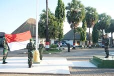 Kasdim 1409/Gowa Tegaskan Disiplin Lewat Upacara Bendera