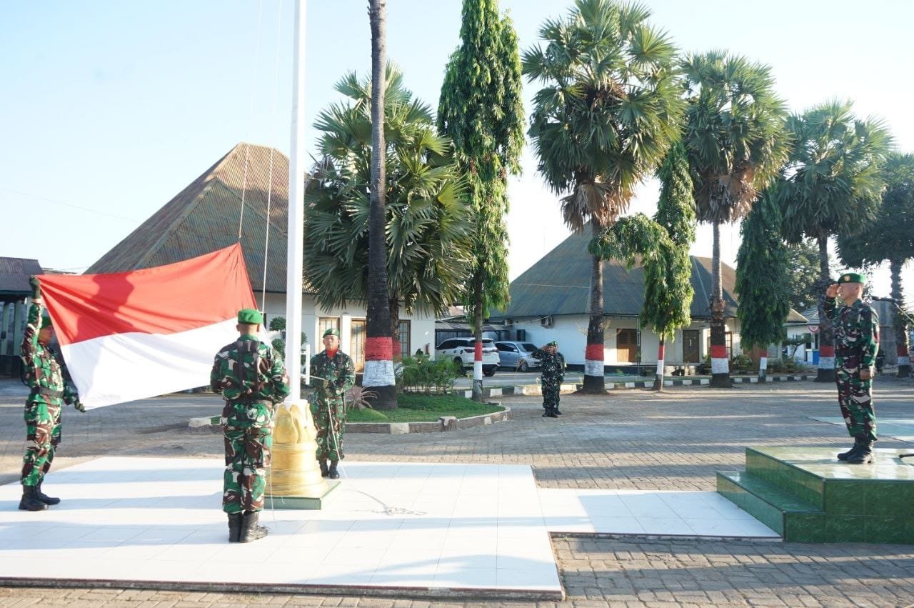 Kasdim 1409/Gowa Tegaskan Disiplin Lewat Upacara Bendera