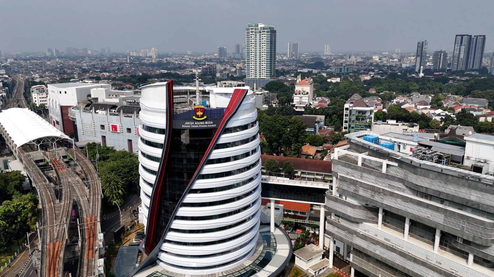Pemeriksaan 16 saksi dilakukan terkait penyidikan dugaan tindak pidana korupsi dalam tata kelola program Makan Bergizi Gratis pada Badan Gizi Nasional.