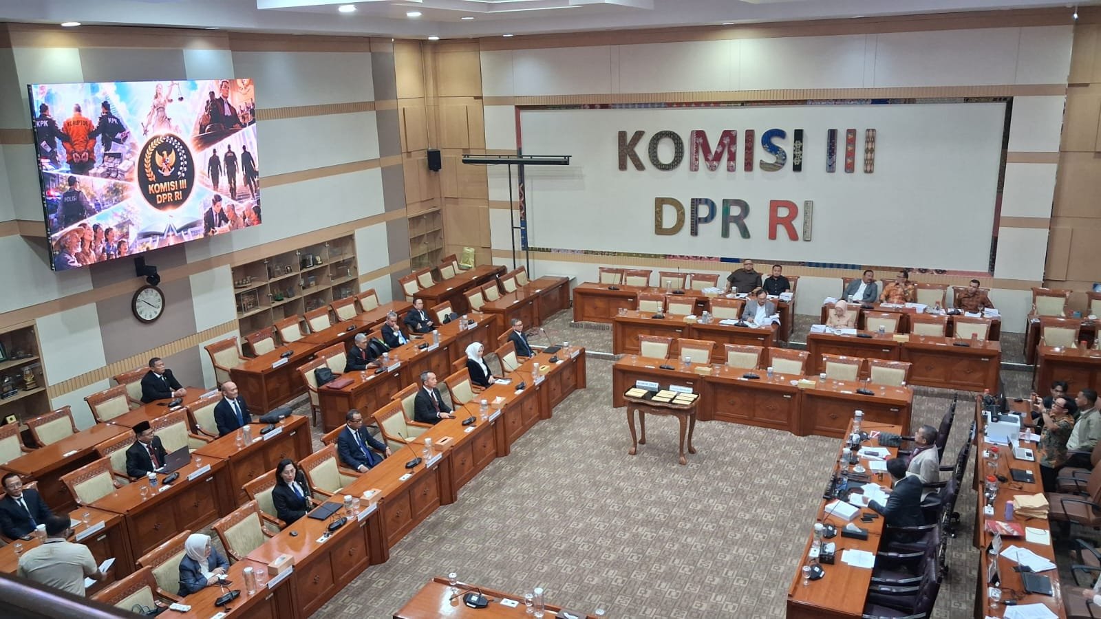 Komisi III DPR RI menggelar uji kelayakan calon hakim agung dan hakim ad hoc Mahkamah Agung tahun 2026 melalui tahapan pembuatan makalah dan wawancara di Jakarta, Rabu (12/8/2026).