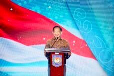 Tito Karnavian Beri Penghargaan untuk Pemda Berprestasi di Sumatera, Daerah Lain Diminta Berbenah