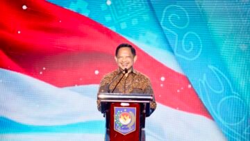 Tito Karnavian Beri Penghargaan untuk Pemda Berprestasi di Sumatera, Daerah Lain Diminta Berbenah