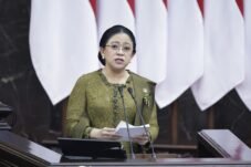 Foto Puan Maharani saat memimpin Rapat Paripurna Pembukaan Masa Persidangan I Tahun Sidang 2026–2027 di Kompleks Parlemen, Senayan, Jakarta, Jumat (14/8/2026).