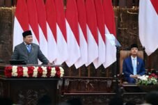 Presiden Prabowo Subianto menyampaikan pidato kenegaraan terkait RAPBN 2027 dalam Rapat Paripurna DPR RI di Jakarta, Jumat, 14 Agustus 2026. (BPMI Setpres)