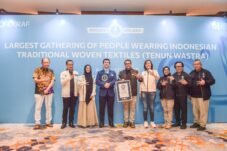 HUT ke-81 RI, Kemenekraf Raih Rekor GWR Wastra Tenun