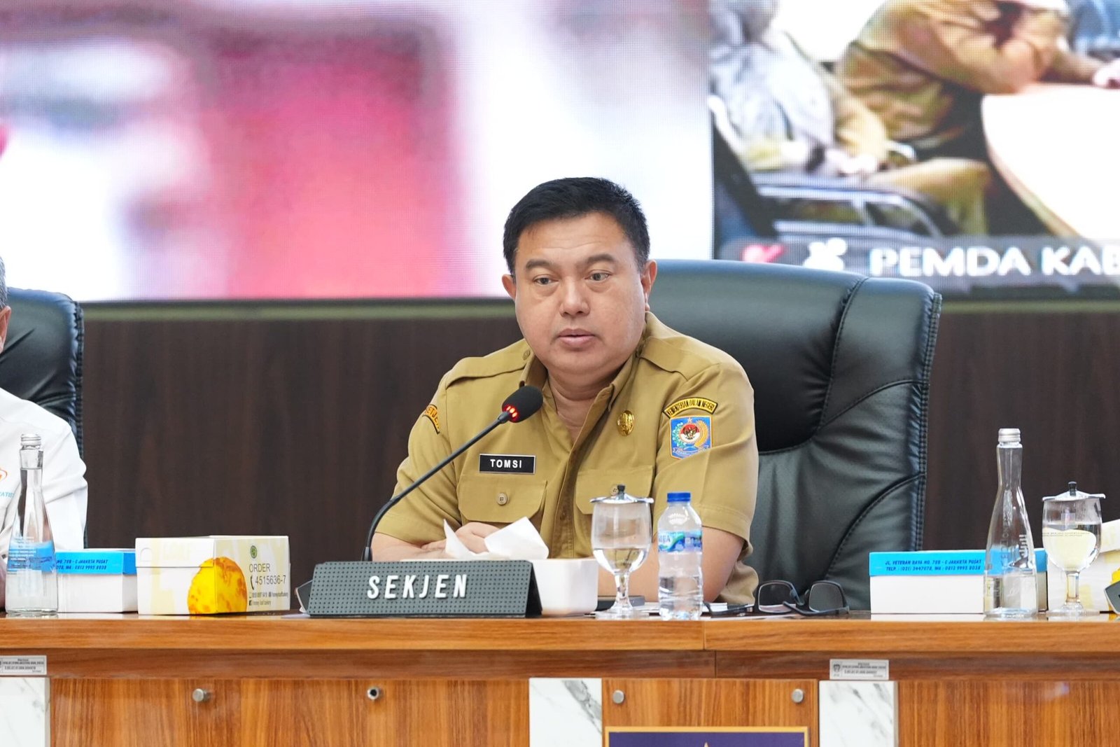 Tomsi Tohir memimpin Rapat Koordinasi Pengendalian Inflasi Daerah Tahun 2026 di Gedung Sasana Bhakti Praja, Kantor Pusat Kemendagri, Jakarta, Selasa (18/8/2026).