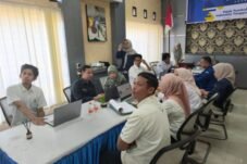 Peserta Kelas Pajak KP2KP Masamba mempraktikkan penggunaan Coretax untuk memenuhi administrasi perpajakan instansi pemerintah. (ISMA/INSERTRAKYAT.COM).
