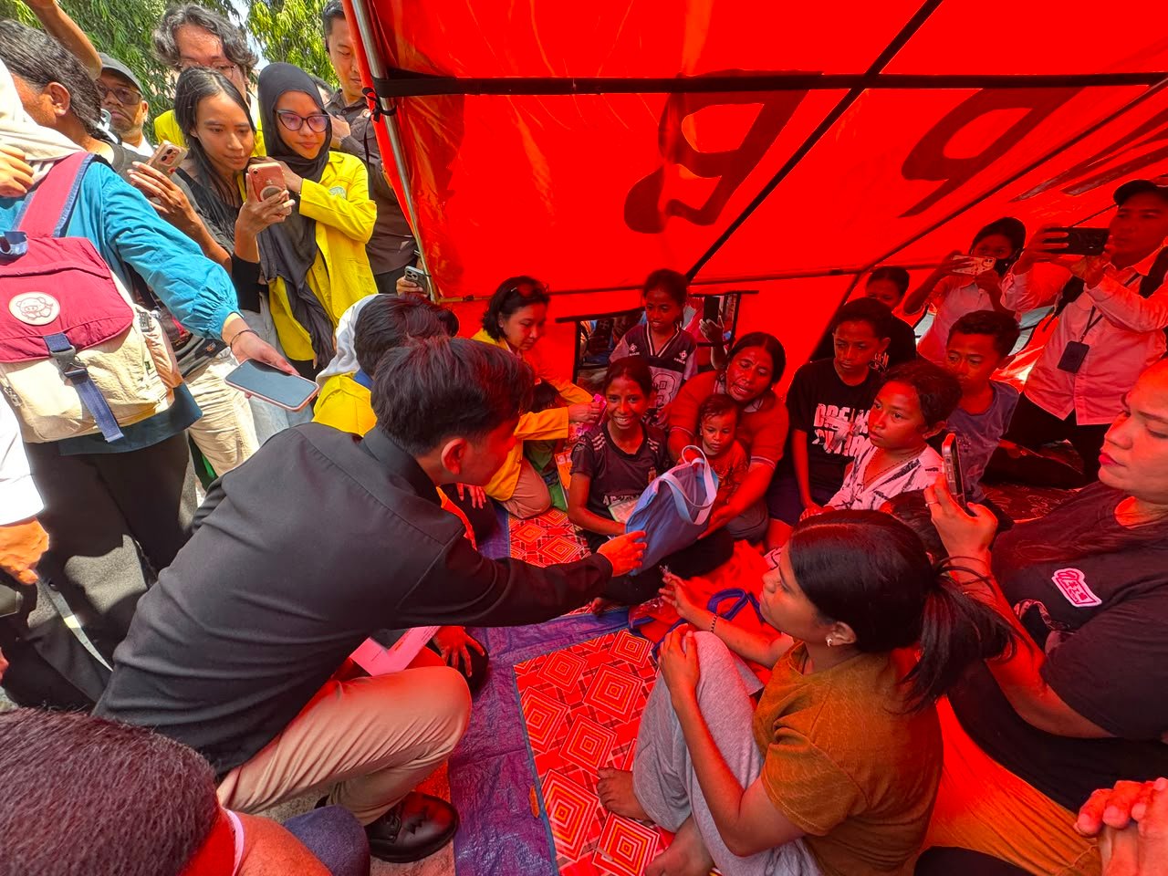 Wapres Tinjau Dampak Gempa NTT, Pastikan Warga Terlindungi.