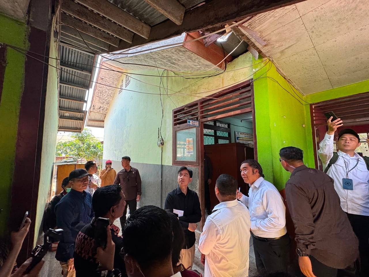 Wapres Tinjau Dampak Gempa NTT, Pastikan Warga Terlindungi