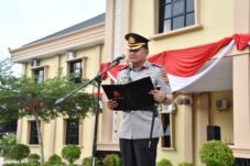Kapolres Aceh Timur AKBP Irwan Kurniadi memimpin upacara Hari Juang Polri 2026 di Lapangan Sarja Arya Racana, Jumat (21/8/2026).