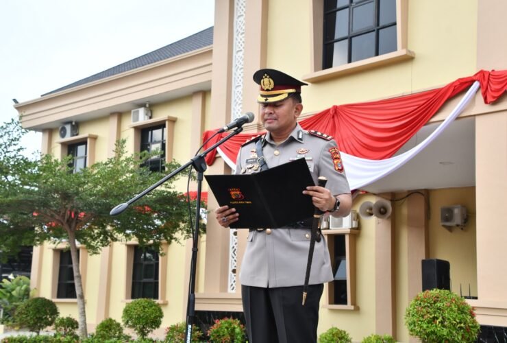 Kapolres Aceh Timur AKBP Irwan Kurniadi memimpin upacara Hari Juang Polri 2026 di Lapangan Sarja Arya Racana, Jumat (21/8/2026).