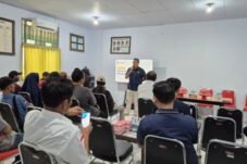 Edukasi perpajakan KPP Pratama Mamuju kepada kelompok tani mitra perkebunan sawit di Pasangkayu.