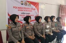 Polwan Polres Sinjai memberikan edukasi pencegahan kekerasan seksual kepada siswa SD Negeri 3 Balangnipa, Kecamatan Sinjai Utara, Senin (24/8/2026).