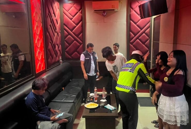 Petugas gabungan Polres Pacitan, Satpol PP Kabupaten Pacitan dan Subden POM Pacitan melakukan pemeriksaan dalam Operasi Tumpas Narkoba Semeru 2026 di sejumlah lokasi.