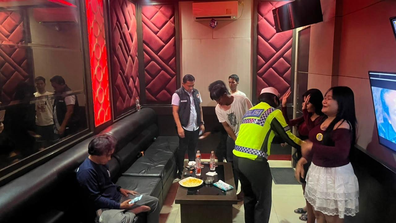 Petugas gabungan Polres Pacitan, Satpol PP Kabupaten Pacitan dan Subden POM Pacitan melakukan pemeriksaan dalam Operasi Tumpas Narkoba Semeru 2026 di sejumlah lokasi.