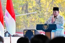 Presiden Prabowo membahas penanganan karhutla di Jembrana Bali.