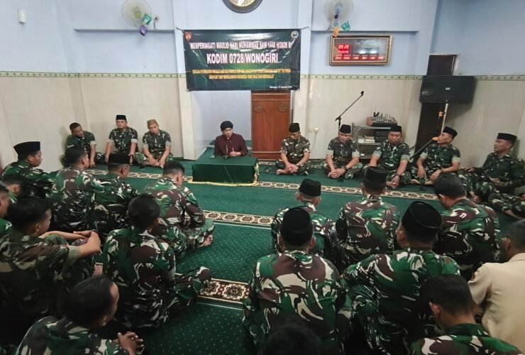 Personel Kodim 0728/Wonogiri mengikuti peringatan Maulid Nabi di Masjid Kartika