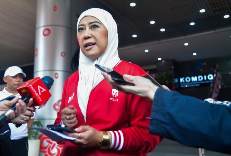 Menkomdigi Meutya Hafid menyampaikan keterangan pers terkait putusan Mahkamah Konstitusi (MK) tentang kuota internet yang tidak boleh hangus di Kantor Kementerian Komdigi, Jakarta Pusat, Sabtu (29/8/2026). Foto: Pey HS/Komdigi