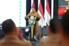 Mendagri Muhammad Tito Karnavian saat menjadi narasumber Dialog Kebangsaan Sespim Lemdiklat Polri di Gedung Tribrata Convention Center Dharmawangsa, Jakarta, Senin (31/8/2026).
