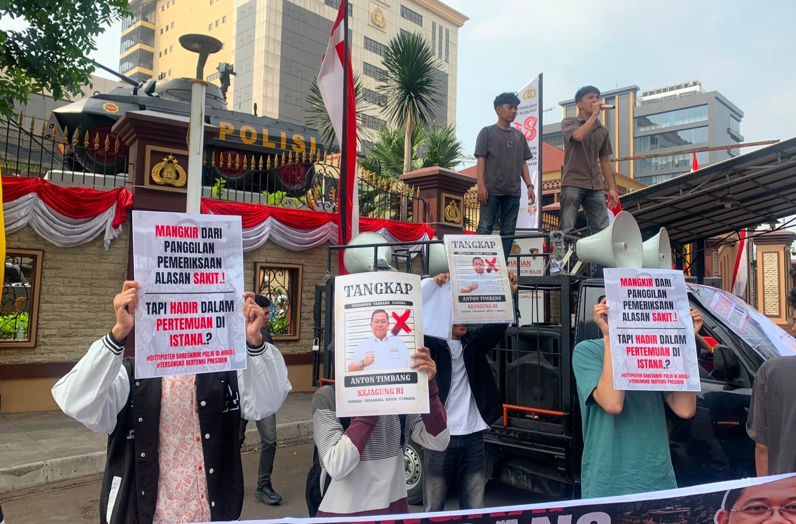 Mahasiswa Sultra Desak Penahanan Anton Timbang