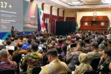 Foto kegiatan KPK dan Kemendagri menggelar rapat koordinasi penguatan integritas 47 pemerintah daerah di Surabaya. (Redho/InsertRakyat.com).