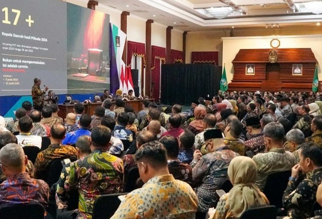 Foto kegiatan KPK dan Kemendagri menggelar rapat koordinasi penguatan integritas 47 pemerintah daerah di Surabaya. (Redho/InsertRakyat.com).
