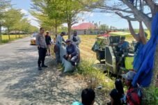 Kapolsek Sinjai Timur Kawal Panen, Cegah Pencurian Gabah