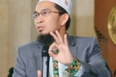 4 Mutiara: Ustaz Adi Hidayat Mengajak Insan Berkaca