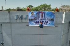Basarnas Rappelling di HUT ke-18 UNIFA