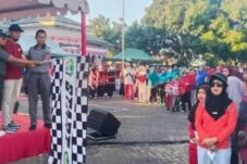 Barombong Semarak, Warga Ikuti Jalan Santai dan Senam