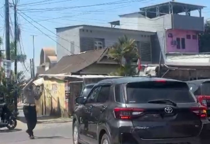 Hasan Fadhlyh Urai Macet Panjang di Gowa