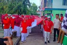 Merah Putih 81 Meter Kelilingi Jantung Kota Sinjai