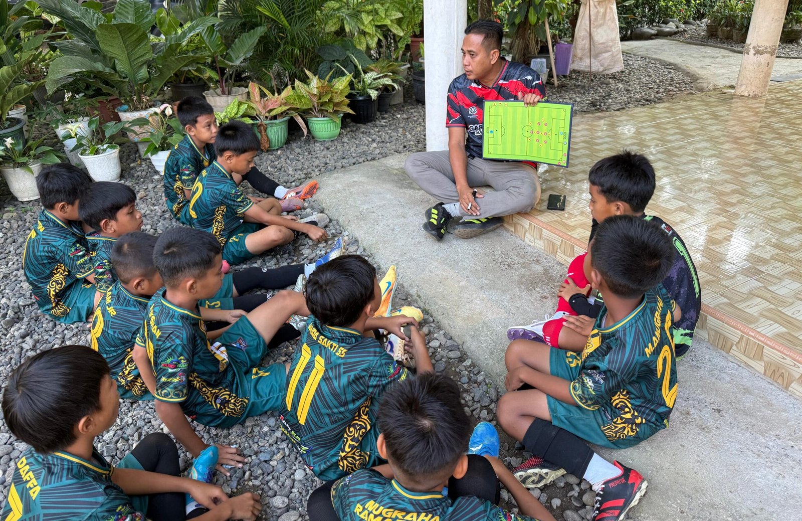 Munawir Polisi Indonesia Antar Anak Binaan ke Panggung Enam Negara