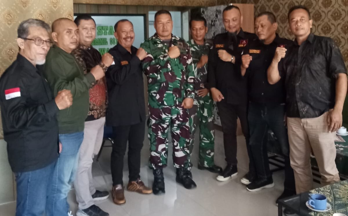Rombongan PAC GRIB JAYA Waru saat audiensi dengan Wadanramil Waru Pamudji dan jajaran Koramil.
