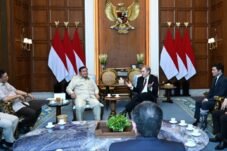 Prabowo Bahas Penguatan Kemitraan Indonesia-AS dengan Elbridge Colby