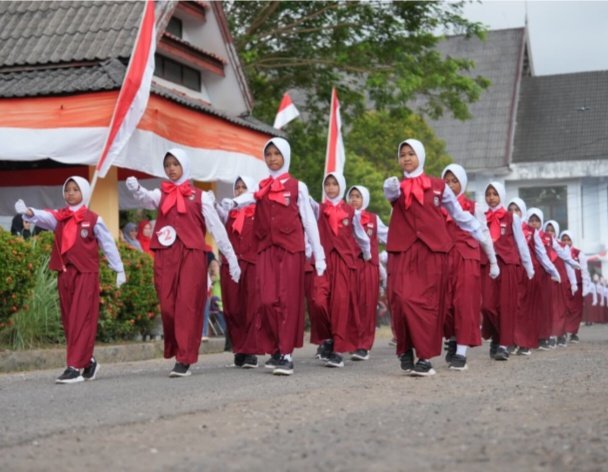 Para Peserta Gerak Jalan Indah