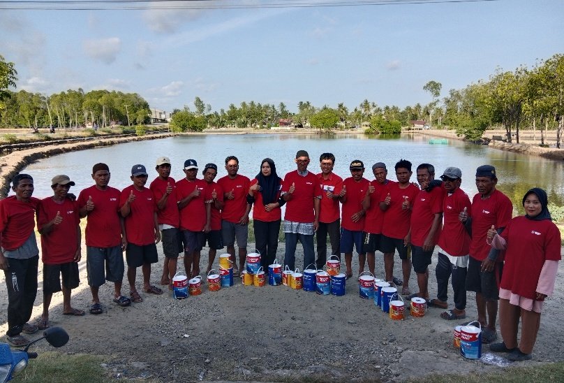 Nippon Paint Salurkan Bantuan untuk Nelayan Sinjai